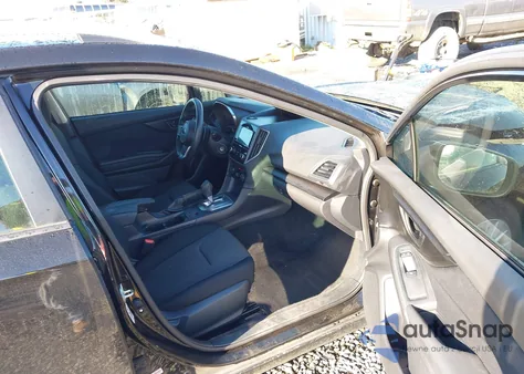 2018 Subaru Impreza 2.0I Premium z USA, uszkodzony, nr VIN 4S3GTAD64J3746803